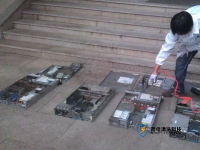 北京某医药科技有限公司机房服务器停机下架清洗除尘