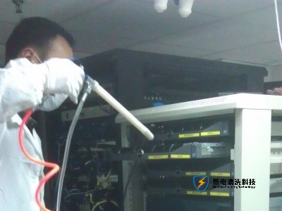 武清区某机关单位核心机房带电清洗除尘运维